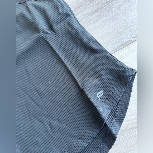 Fabletics HIGH NECK RIB
BUILT IN BRA TANK TOP WOMENS SIZE MEDIUM - Picture 2 of 5